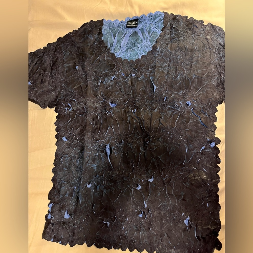 Crinkle shirt , new, one size ( small/Med)  black/brown and blue , stretches,